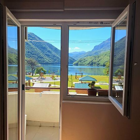 Apartment Lake Story Pluzine Luaran gambar
