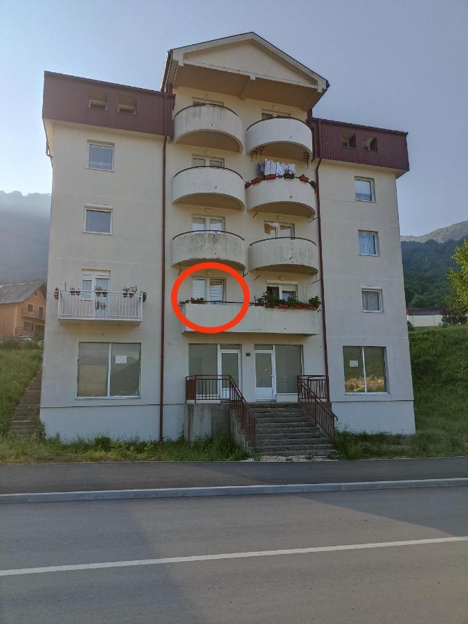 Apartment Lake Story Pluzine Luaran gambar