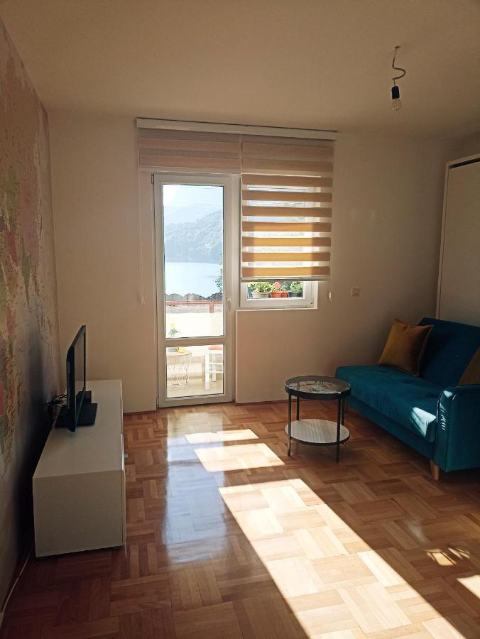 Apartment Lake Story Pluzine Luaran gambar