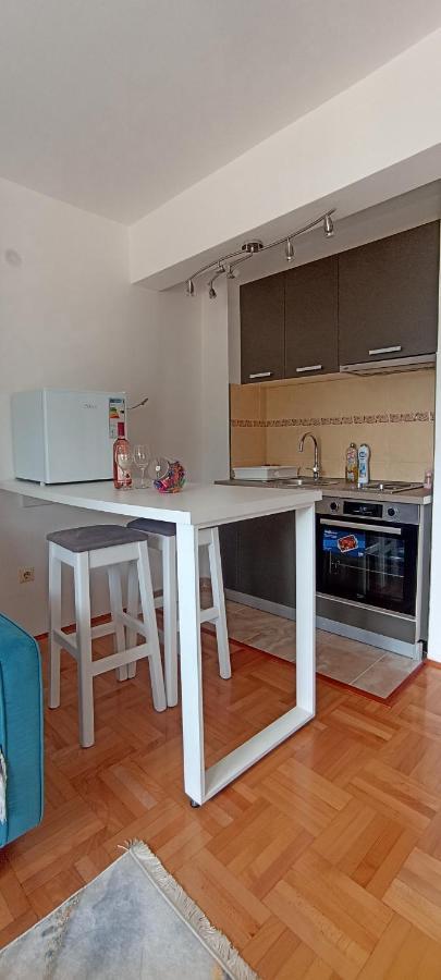 Apartment Lake Story Pluzine Luaran gambar