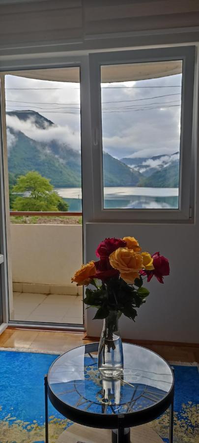 Apartment Lake Story Pluzine Luaran gambar