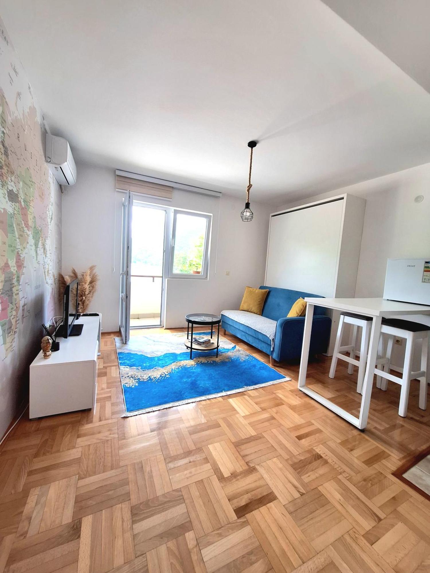 Apartment Lake Story Pluzine Luaran gambar