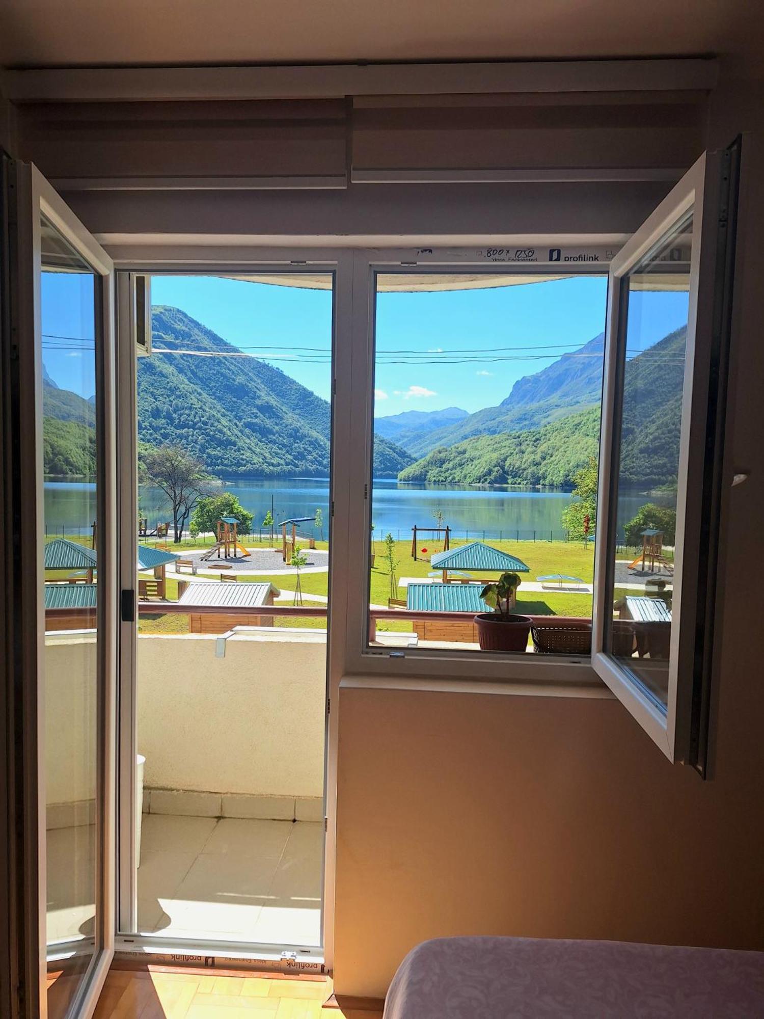 Apartment Lake Story Pluzine Luaran gambar